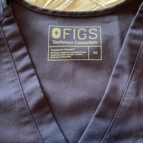 Figs technical collection scrub top with two pockets - Picture 2 of 3
